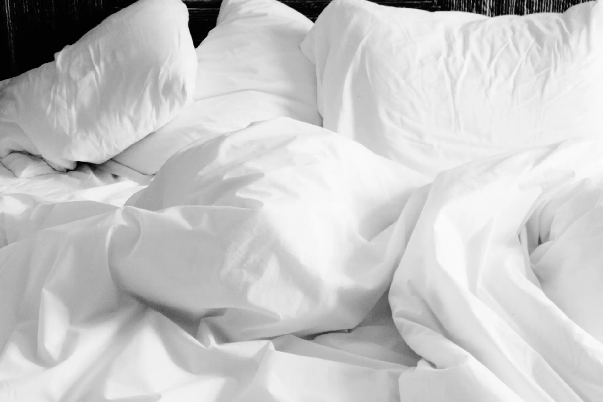 Laundering Tips for Vacation Rental Linens: Keeping Them Fresh and Crisp in South Bend, IN